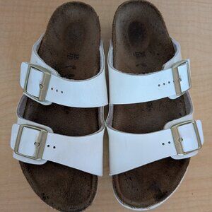 Birkenstock Arizona White Birko-Flor Patent Sandal Womens' Size 7-7.5 (Euro 35).